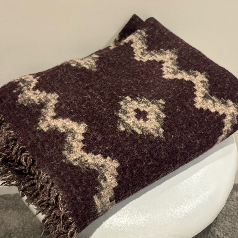 Wilfred Aritzia Burgundy and Cream Patterned Scarf